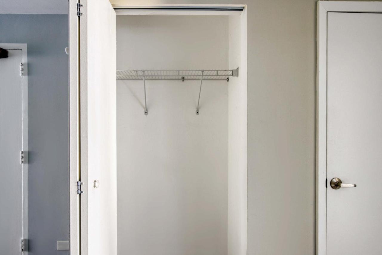 Gold Coast 2 Bedroom Nr Cta Oak St Shopping Chi-175