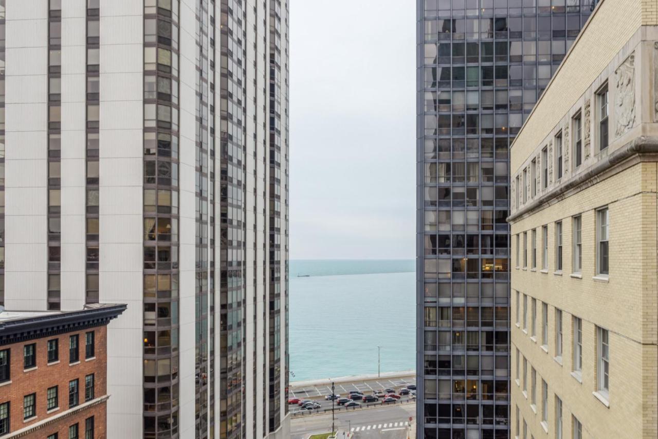 Gold Coast 2 Bedroom Nr Cta Oak St Shopping Chi-175 *