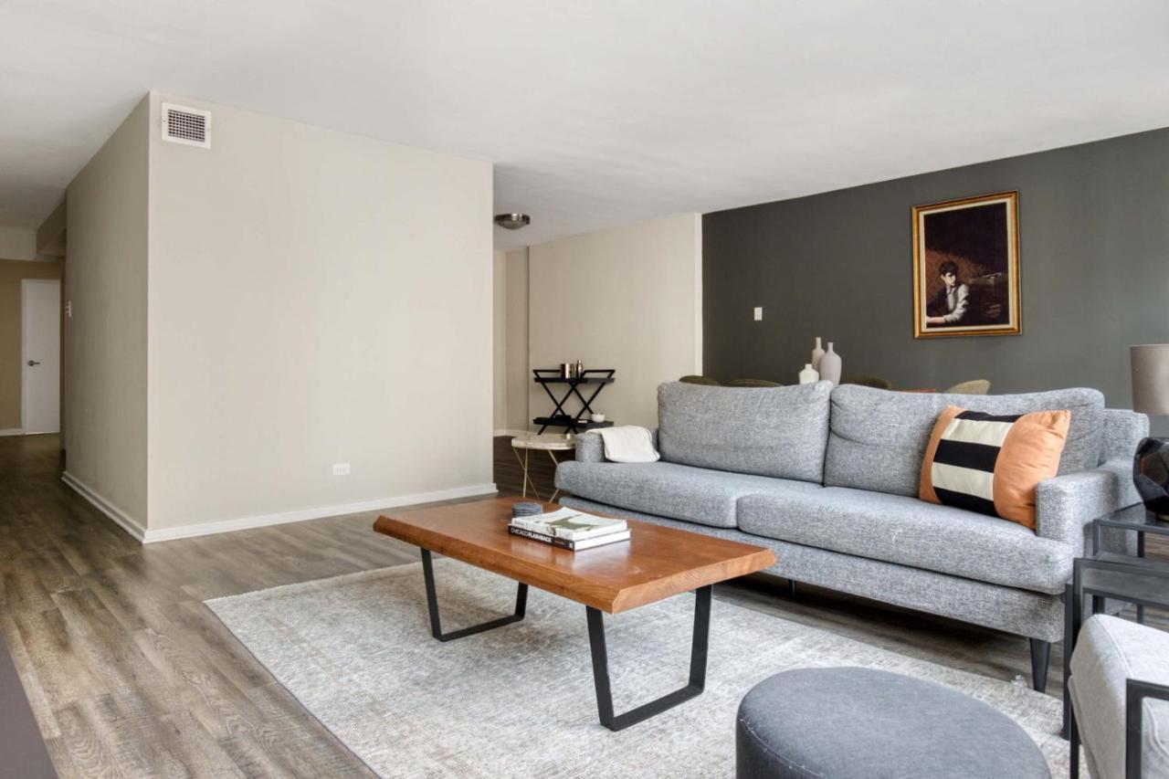 Apartment Gold Coast 2 Bedroom Nr Cta Oak St Shopping Chi-175 Chicago