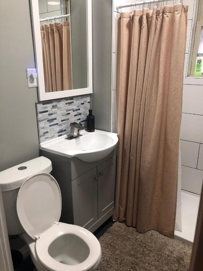 Séjour chez l'habitant Cheerful Bedroom Free Parking Approx 15 Mins To Downtown Chicago!