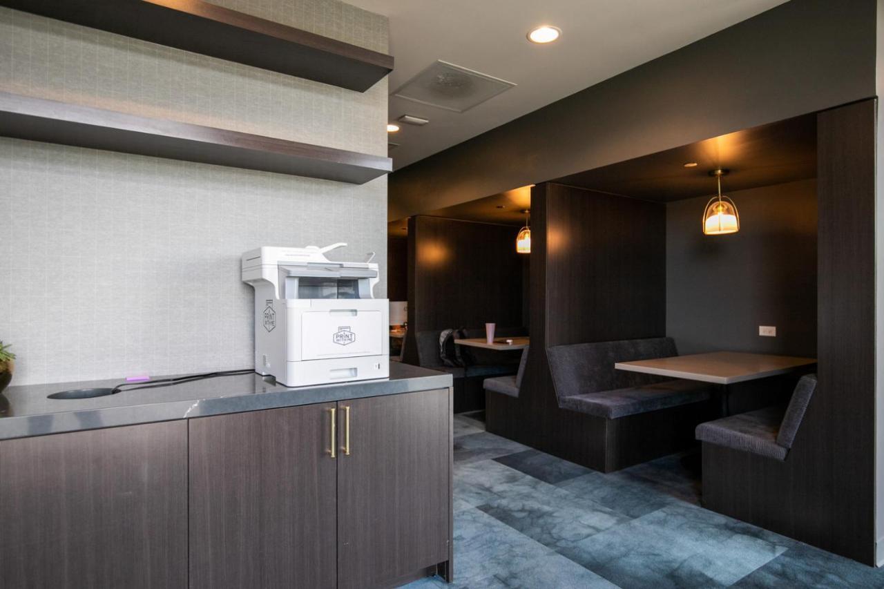 Apartment Logan Square 2br W Pool Lounge Gym Nr L Chi-869 Chicago