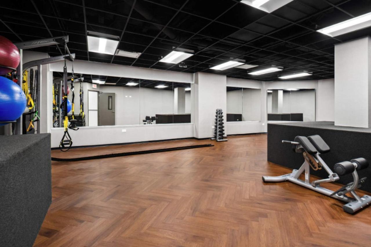Gold Coast 1br W Doorman Gym 2 Blocks To L Chi-551 Apartment *
