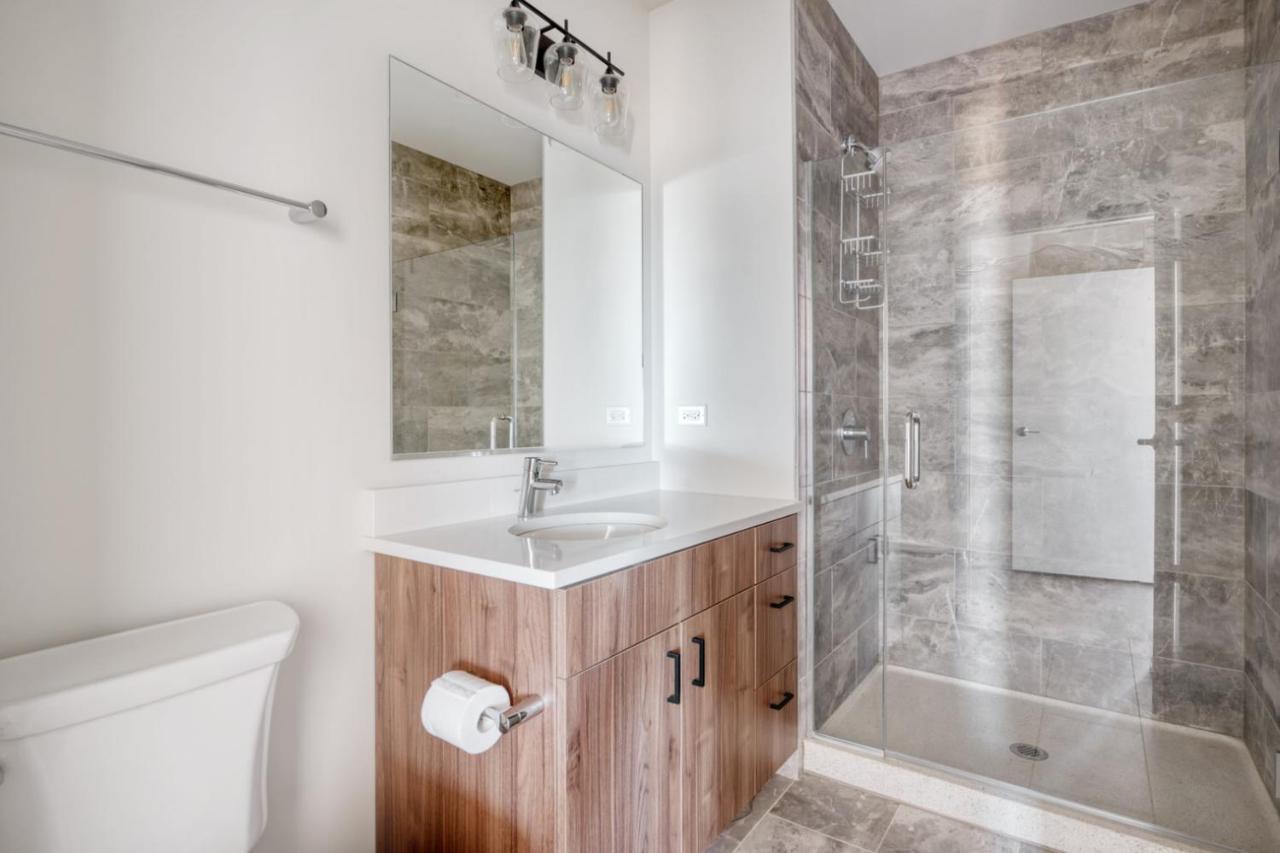 Apartment Logan Square 2br W Pool Lounge Gym Nr L Chi-869 *