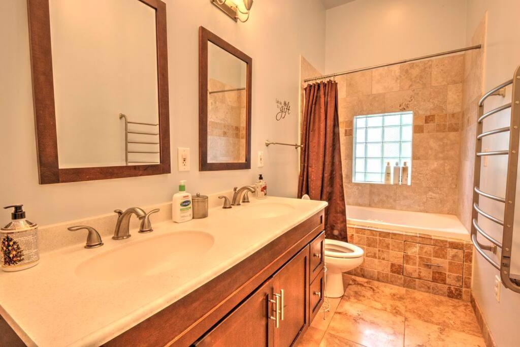 Spacious Row Next Transit Near Downtown W Parking *