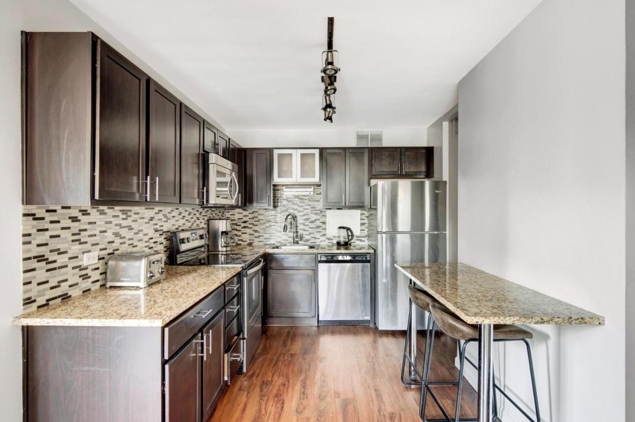 Gold Coast 3br W Gym Roof Nr Water Tower Chi-392
