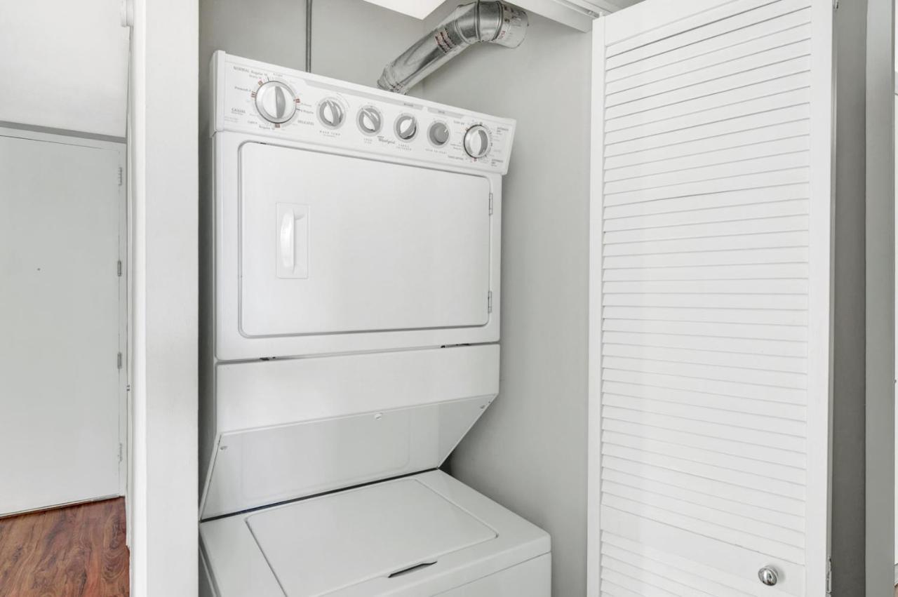 Apartment Gold Coast 3br W Gym Roof Nr Water Tower Chi-392 *