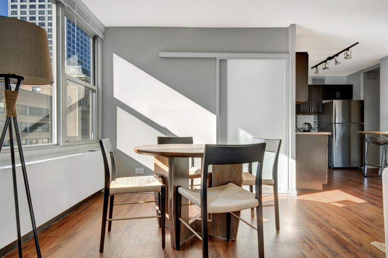 Gold Coast 3br W Gym Roof Nr Water Tower Chi-392 Apartment
