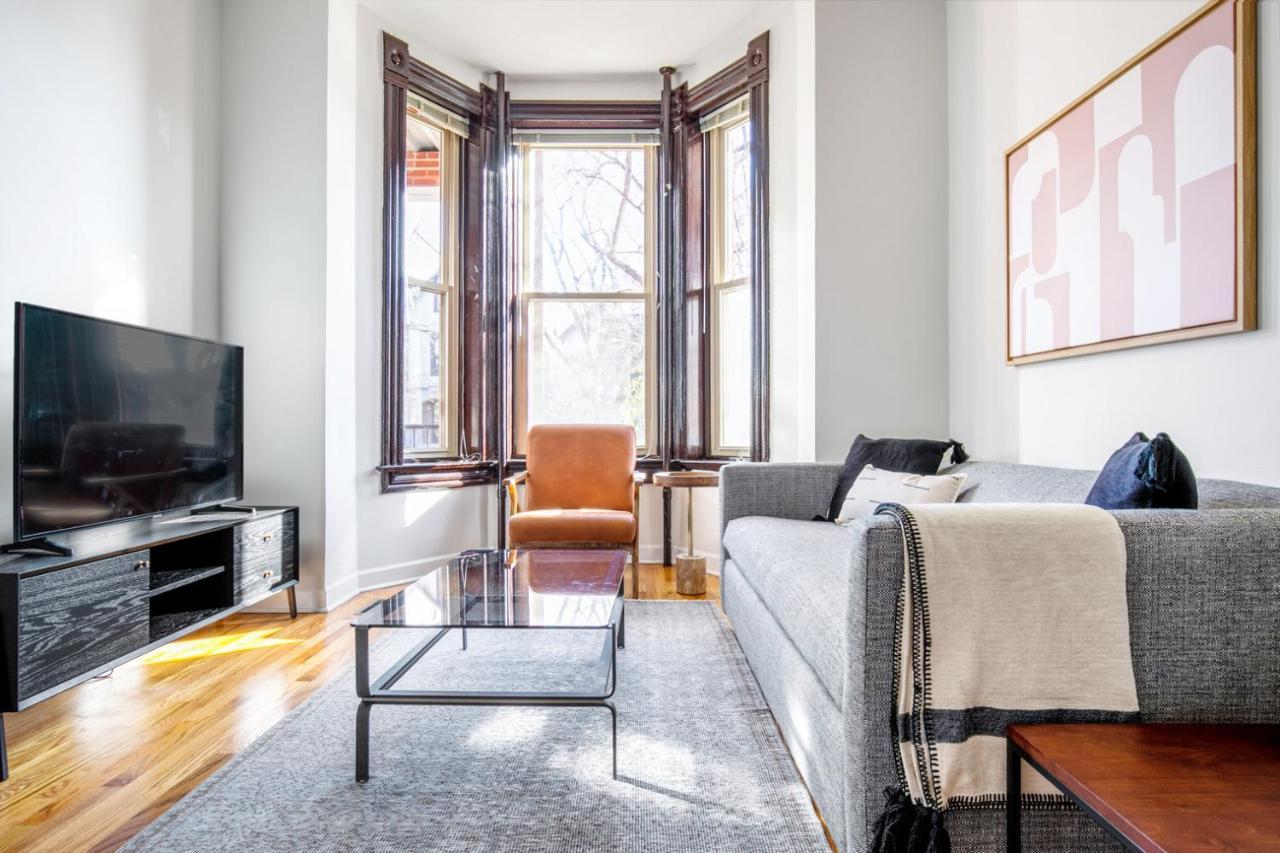 Apartment Lincoln Park 2br Nr L Clark St Dining Chi-336