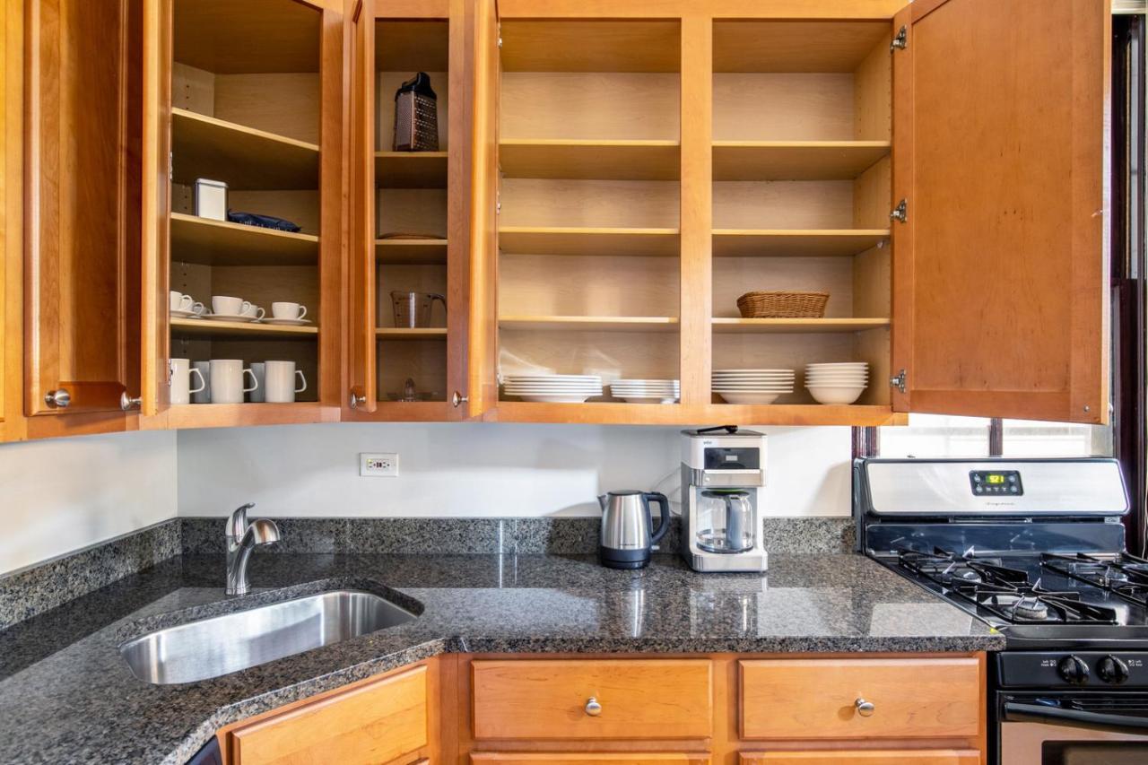 Apartment Lincoln Park 2br Nr L Clark St Dining Chi-336 *