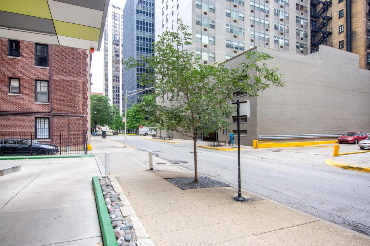 Gold Coast 3br W Gym Roof Nr Water Tower Chi-392 Apartment *