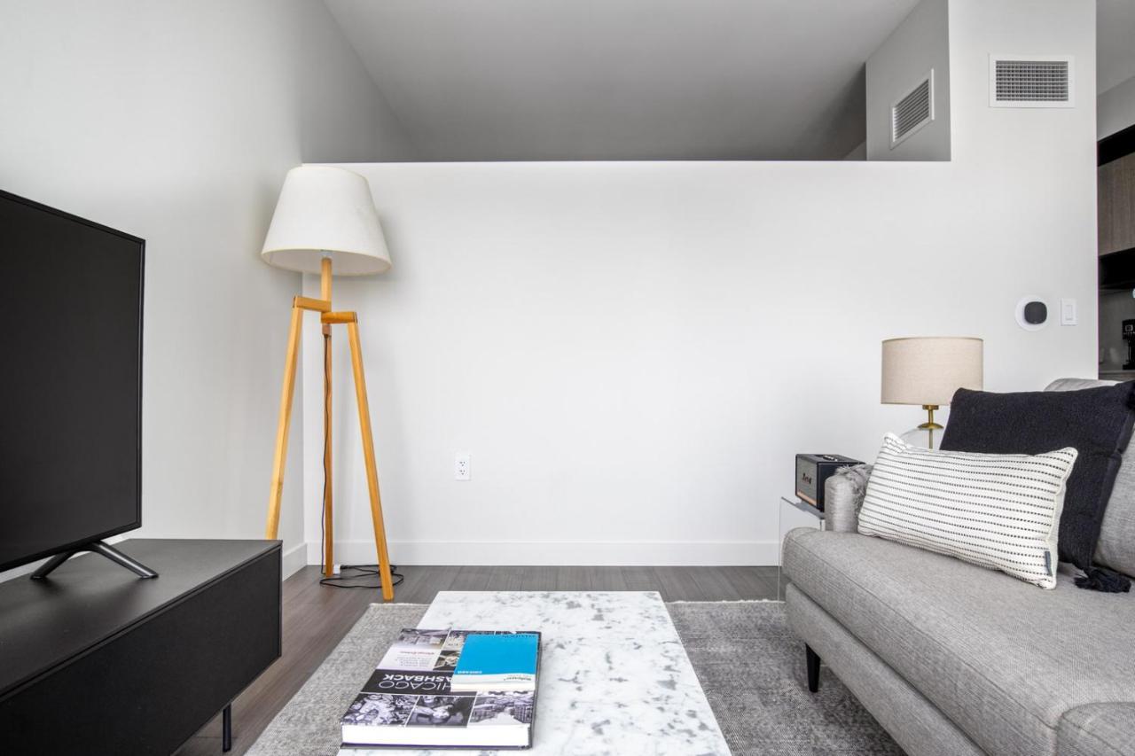 S Loop 1br W Pool Gym Nr Soldier Field Chi-350 Chicago