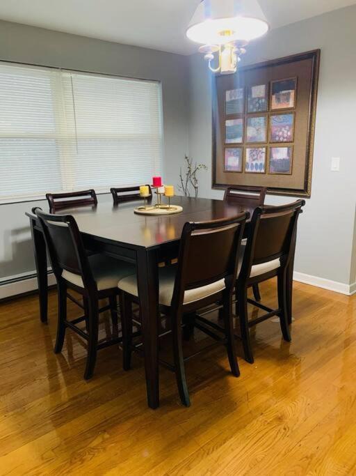 Roger's Park 2 Bedroom Spacious With Free Parking Apartamento