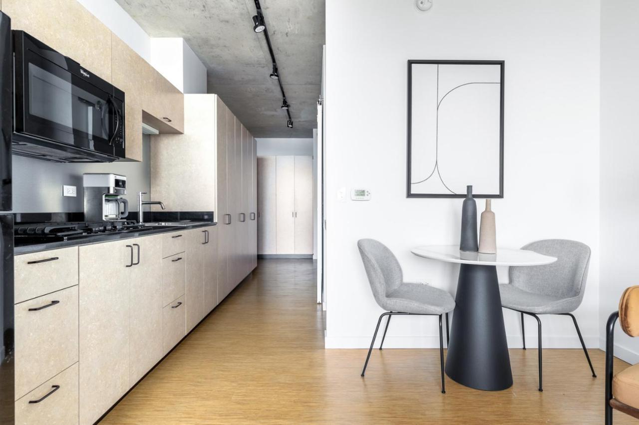 Apartment Lincoln Park W Wd Patio Nr L Chi-327