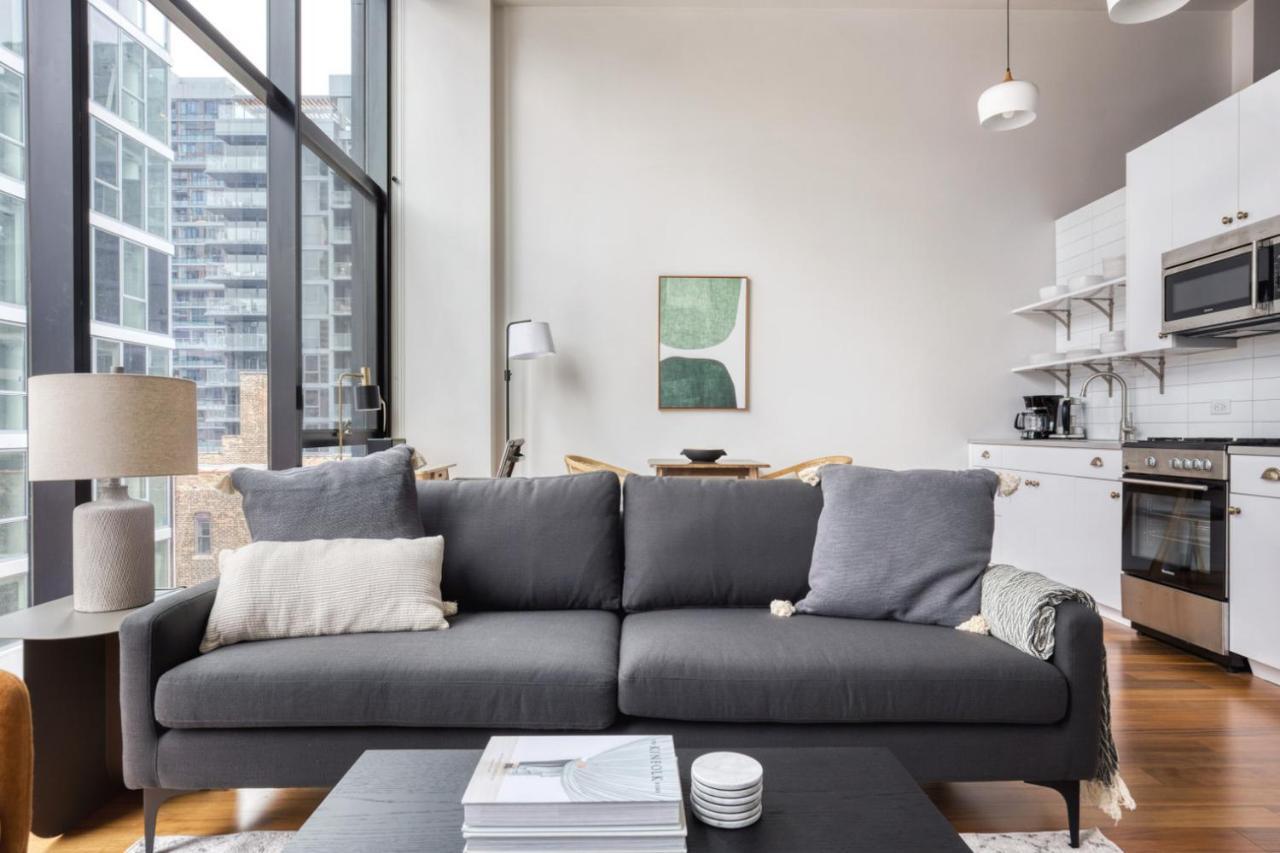 River North 1br W Gym Lounge Roof Nr Riverwalk Chi-893 * Chicago
