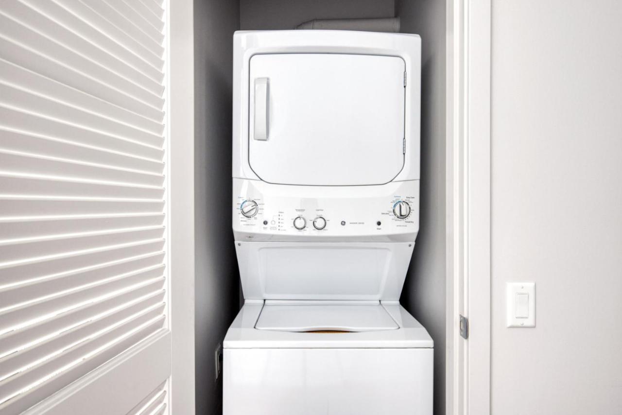 Apartment River North 1br W Gym Lounge Roof Nr Riverwalk Chi-893 *