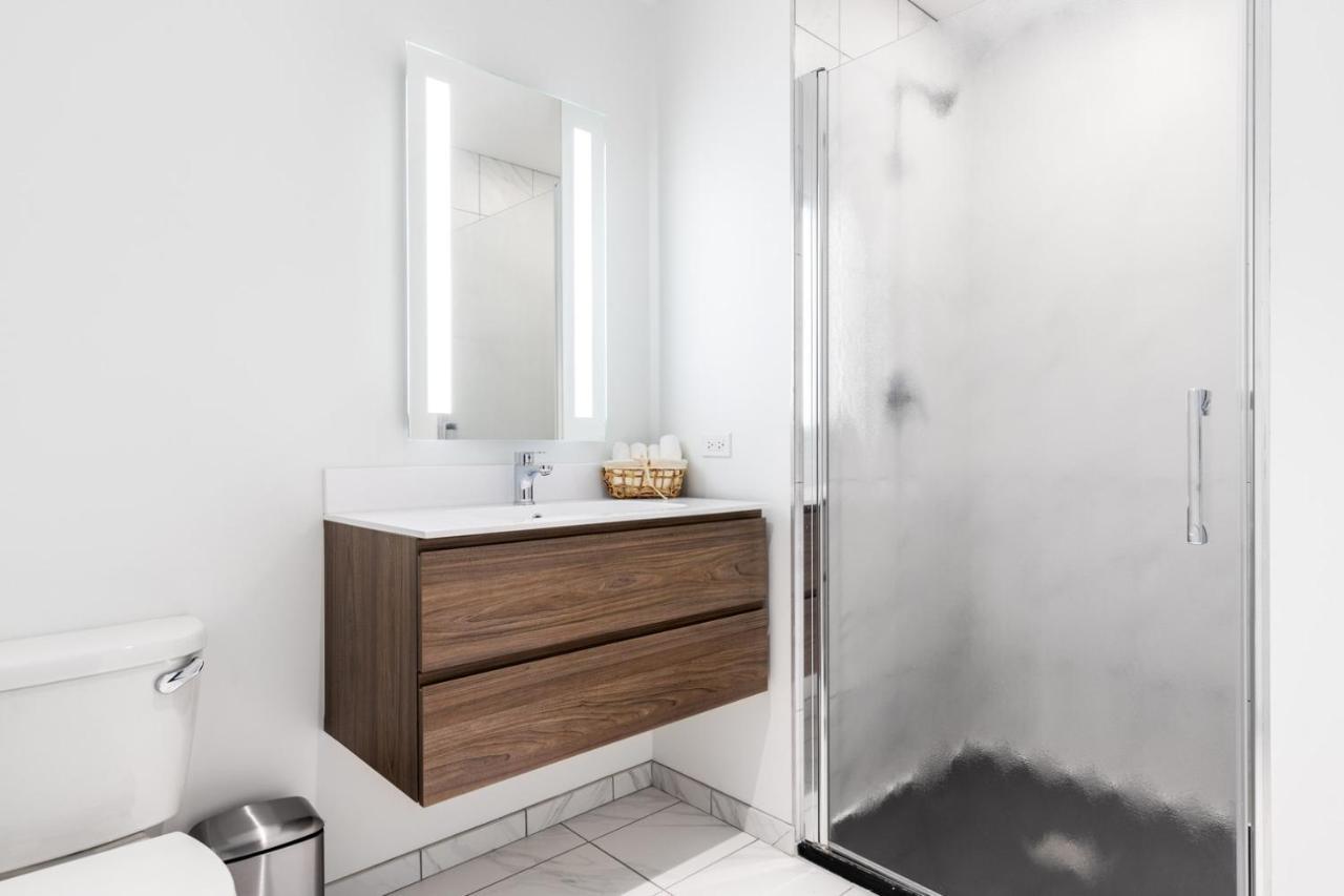 Apartment Lincoln Park W Wd Patio Nr L Chi-327 Chicago