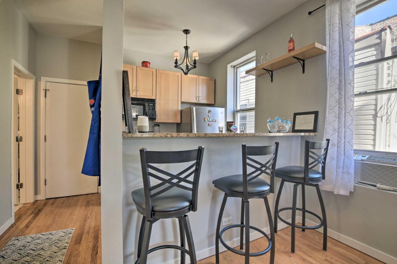 Apartment Elegant Retreat With Spacious Balcony! Chicago