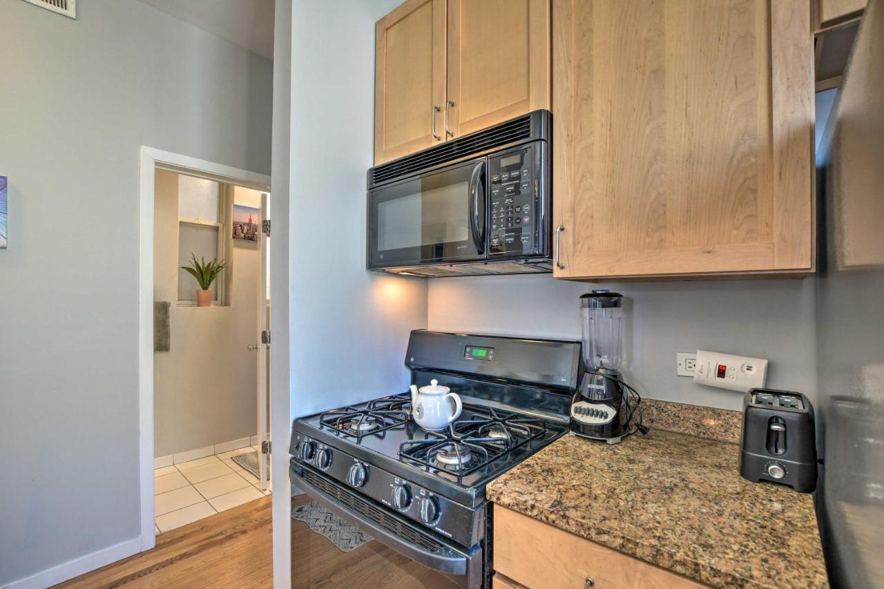 Elegant Retreat With Spacious Balcony! * Chicago