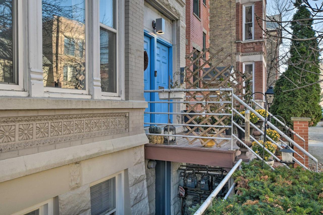 Elegant Retreat With Spacious Balcony! Chicago