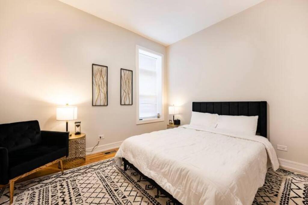 Luxurious Downtown 3 Bed 2 Bth Appartement