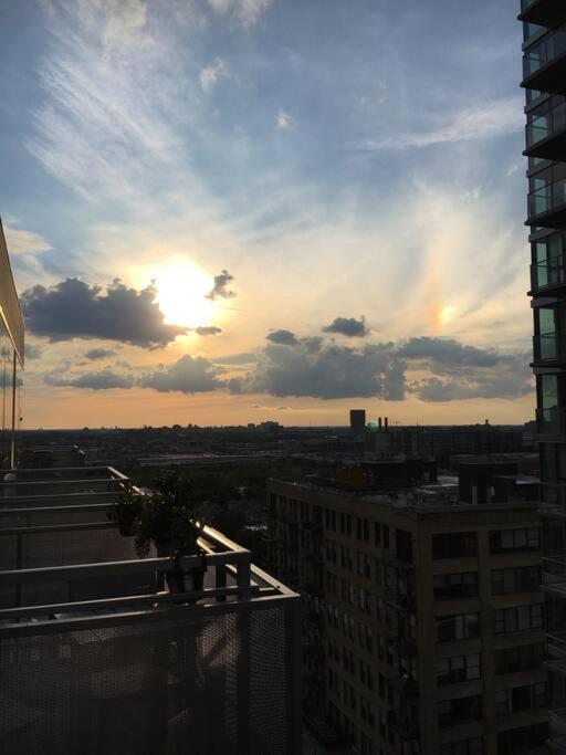 2 Bed 2 Bath Smart Loft In Prime Location Apartment Chicago