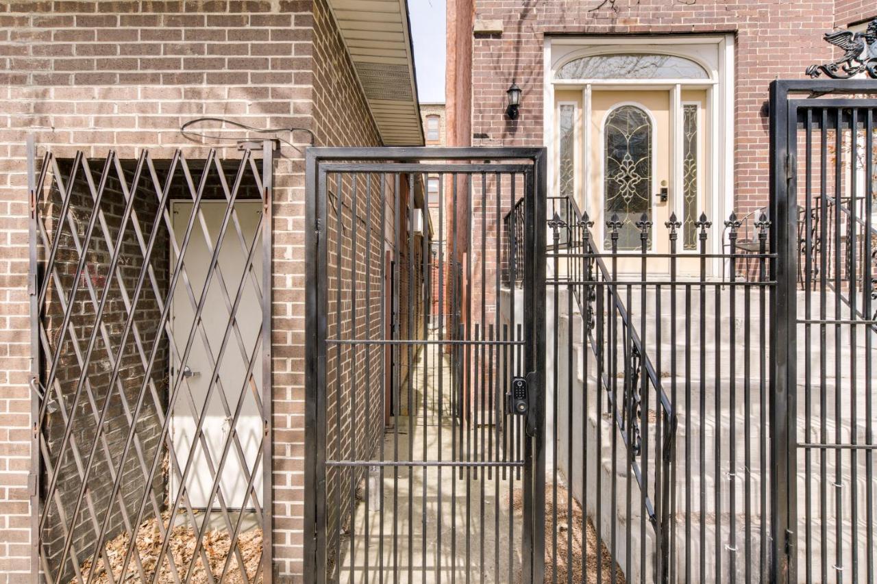 Apartment Chic About 1 Mi To Wrigley Field!