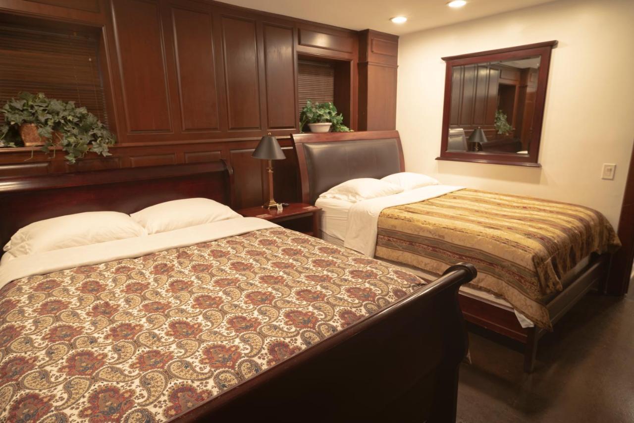 Inspiring Grotto Sleeps 10-20 Free Tv & Parking *