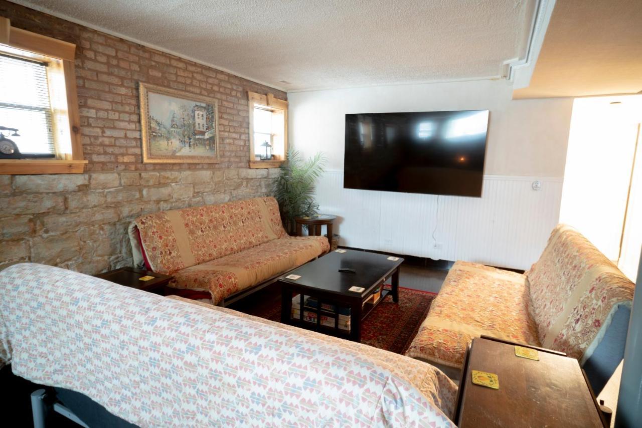 Apartment Inspiring Grotto Sleeps 10-20 Free Tv & Parking