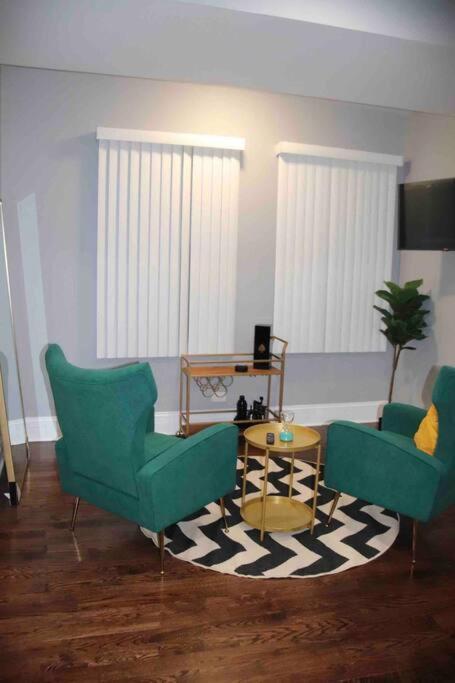 Apartment Upscale Westside Of *