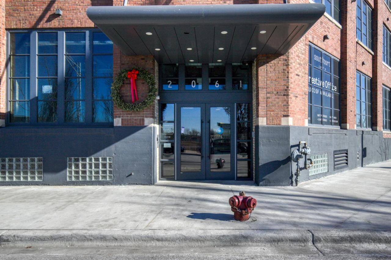 Lincoln Park W Lounge Gym Nr Depaul Chi-569 *