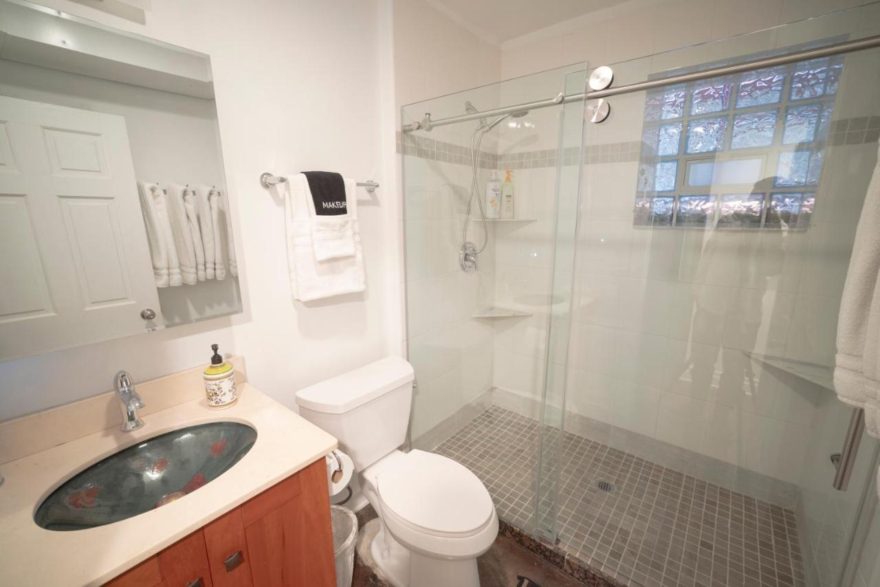 Inspiring Grotto Sleeps 10-20 Free Tv & Parking *