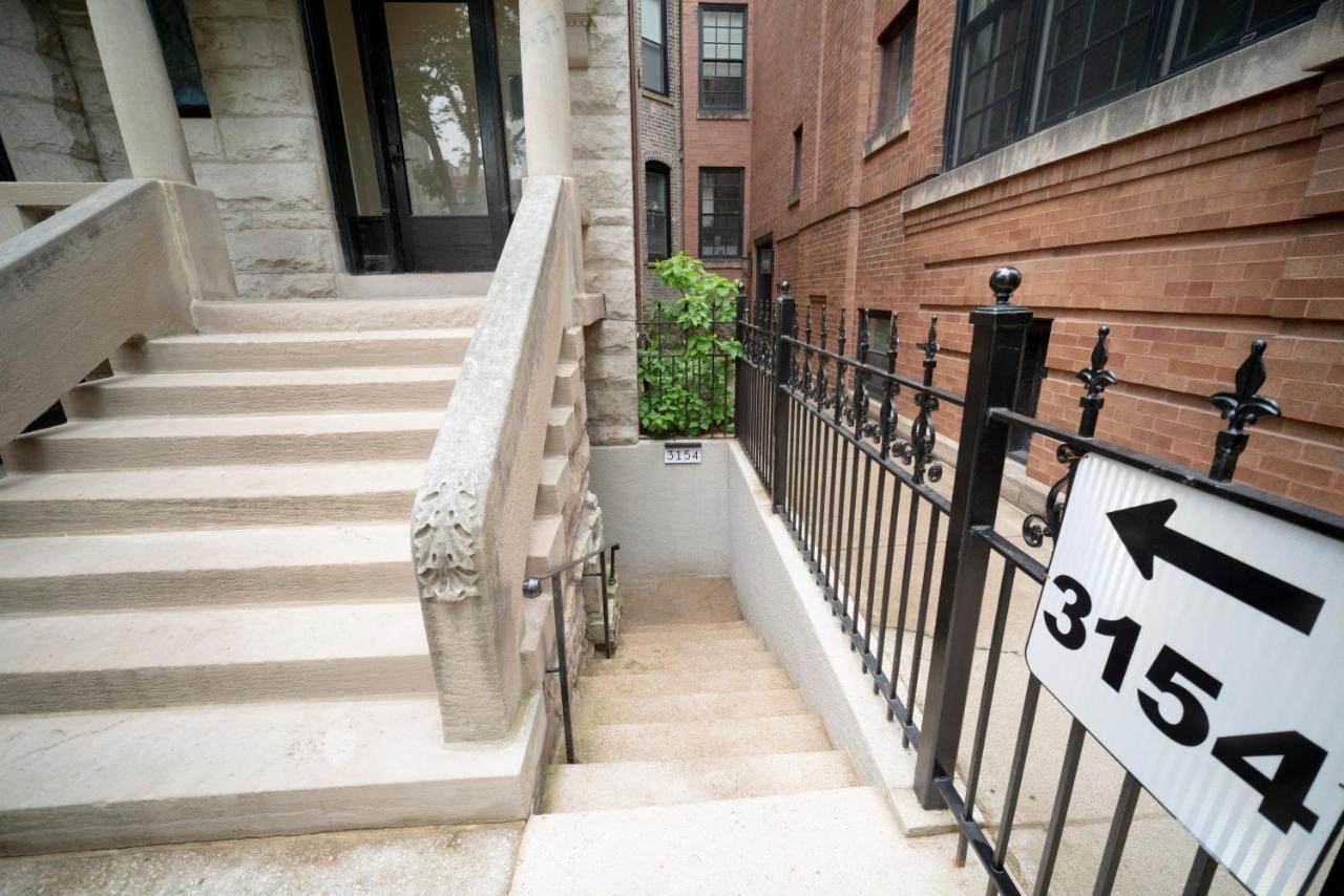 Apartment Inspiring Grotto Sleeps 10-20 Free Tv & Parking Chicago