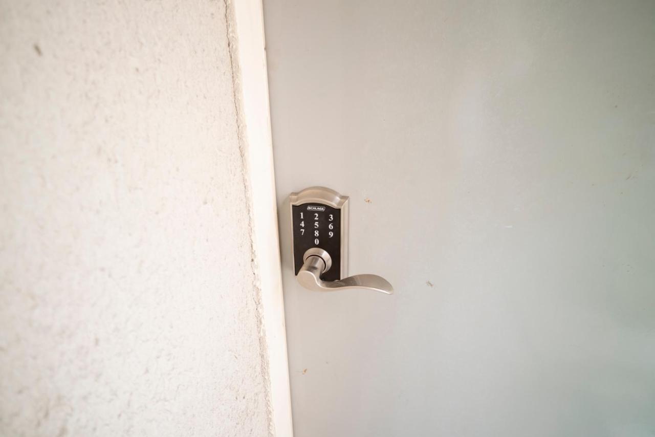 Apartment Inspiring Grotto Sleeps 10-20 Free Tv & Parking