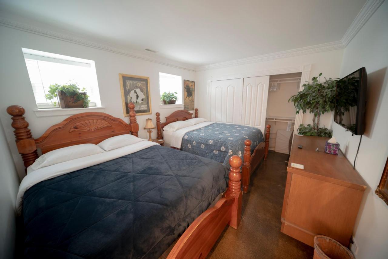Inspiring Grotto Sleeps 10-20 Free Tv & Parking Apartment *