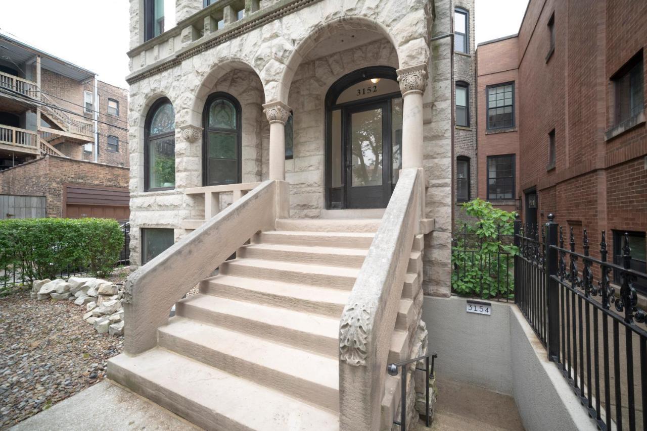 Inspiring Grotto Sleeps 10-20 Free Tv & Parking * Chicago