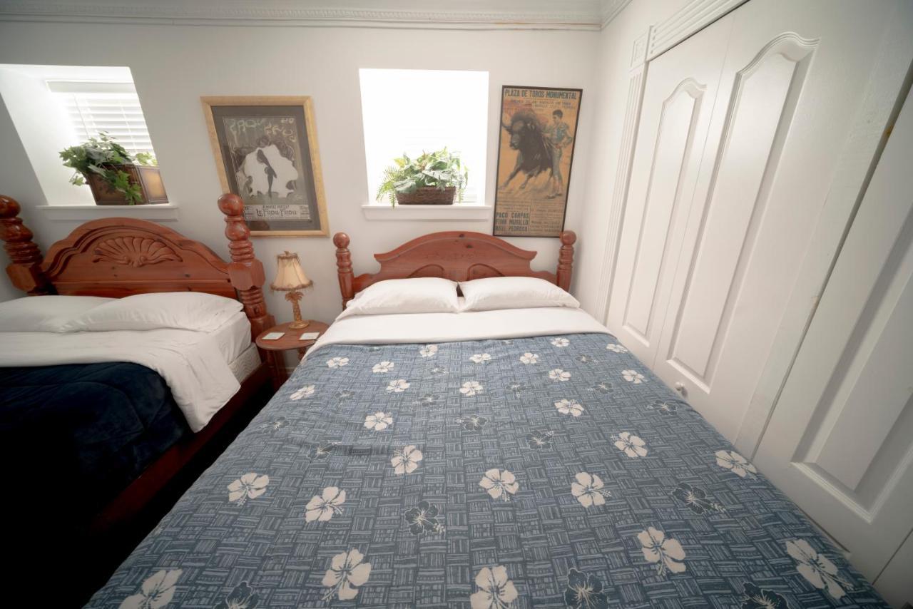 Inspiring Grotto Sleeps 10-20 Free Tv & Parking * Chicago