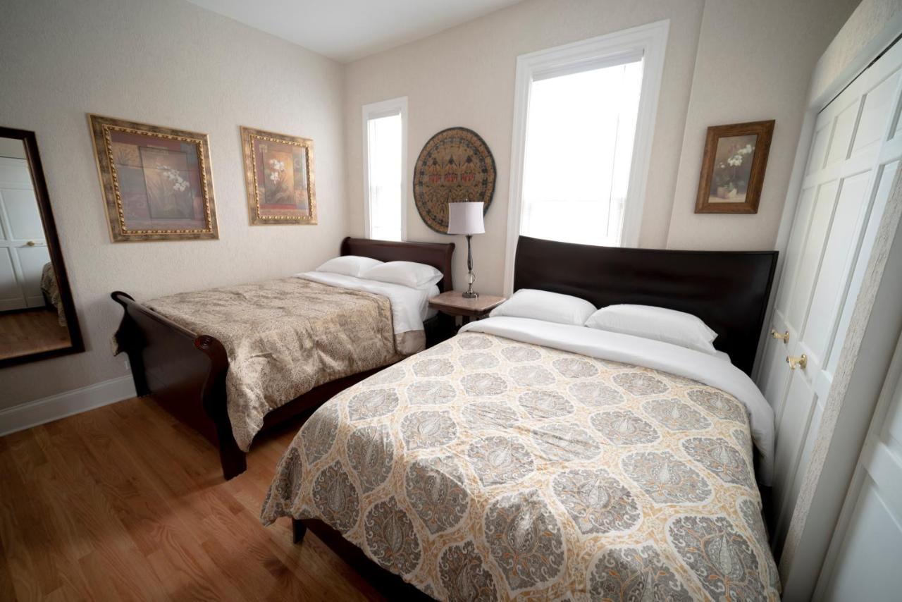 Sleeps 10-20 Free Tv & Parking Chicago