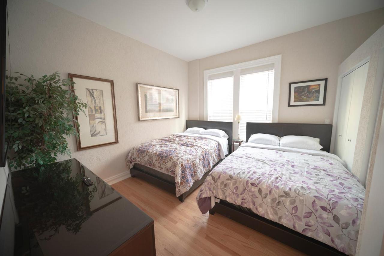 Sleeps 10-20 Free Tv & Parking Chicago
