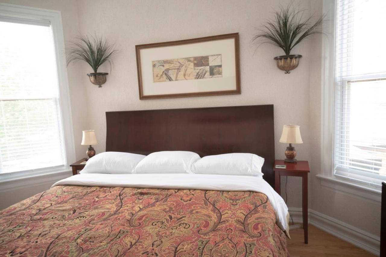Sleeps 10-20 Free Tv & Parking *