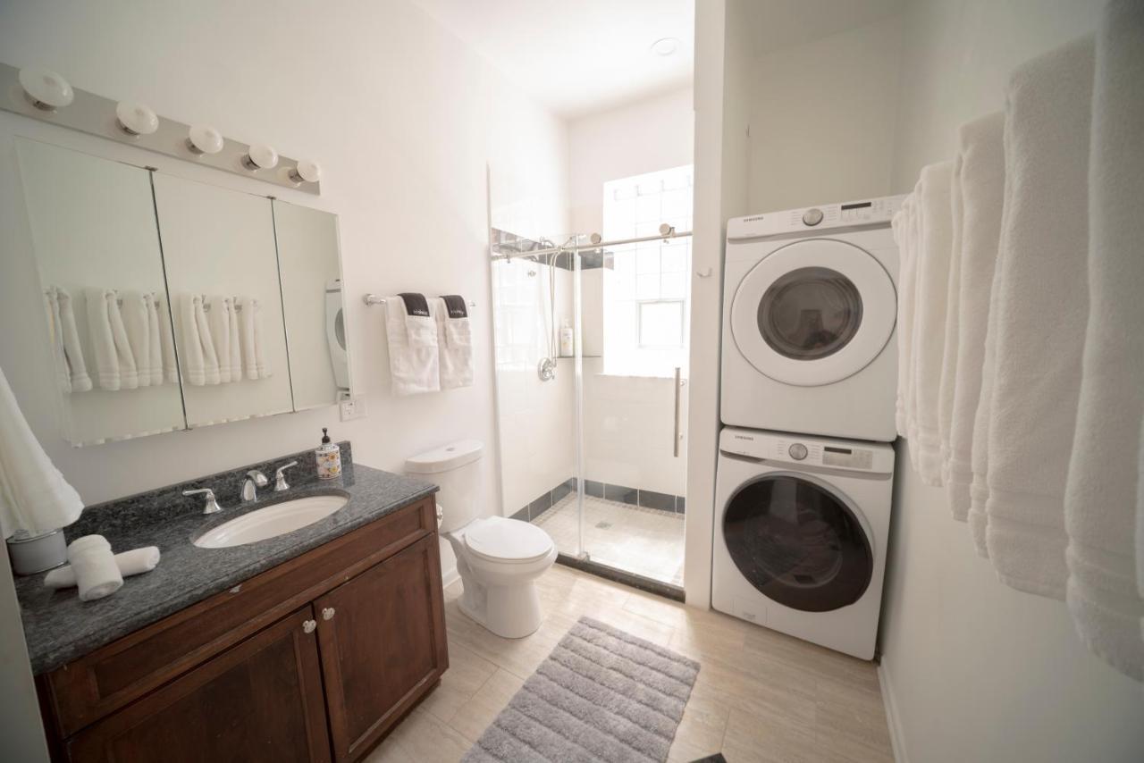 Stone Mansion Sleeps 10-20 Free Tv & Parking *