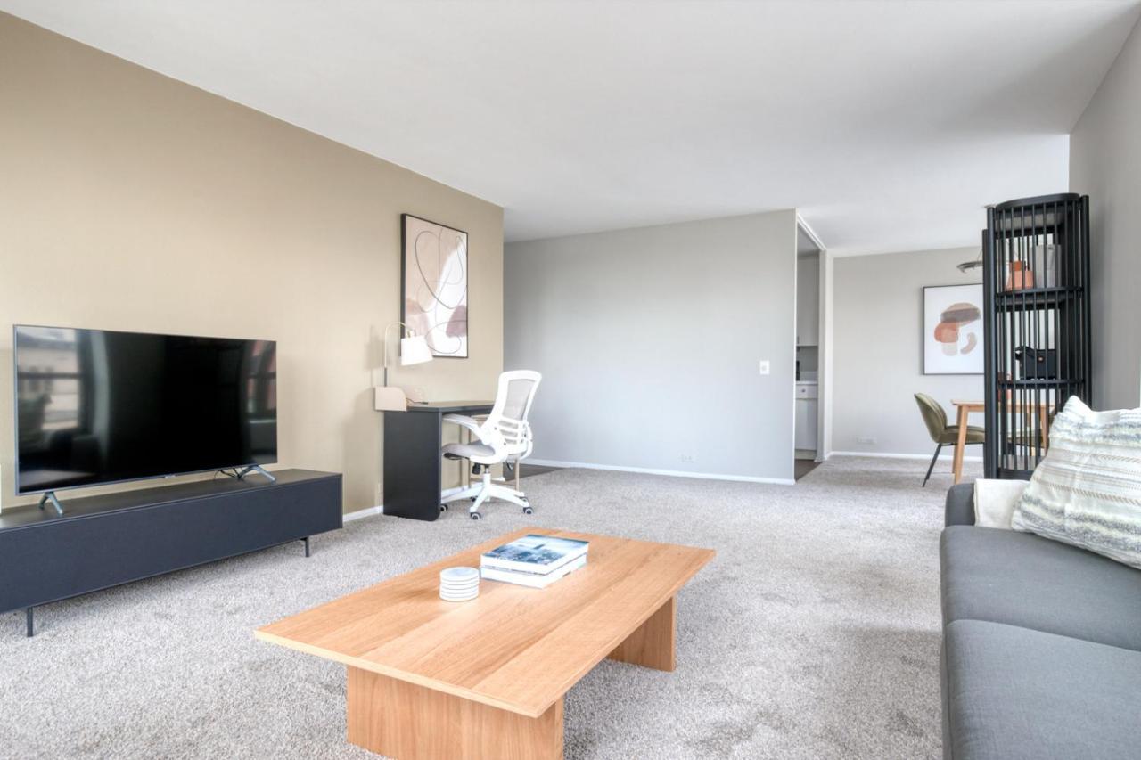 Apartment Lakeview 2br W Deck Pool Gym Nr Lincoln Park Chi-716 *