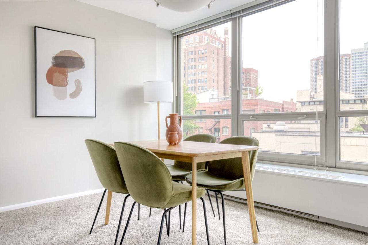 Lakeview 2br W Deck Pool Gym Nr Lincoln Park Chi-716 Chicago