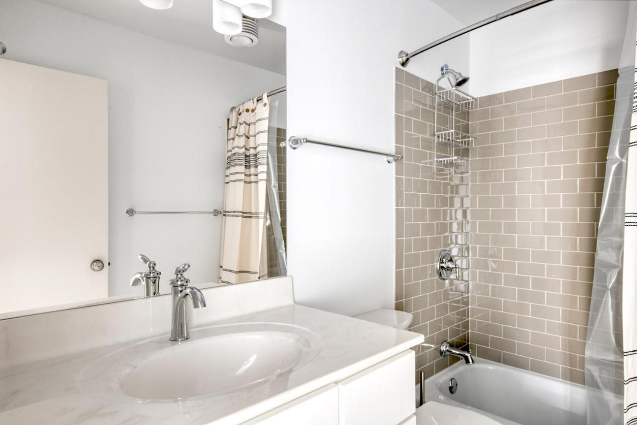Apartment Lakeview 2br W Deck Pool Gym Nr Lincoln Park Chi-716 *