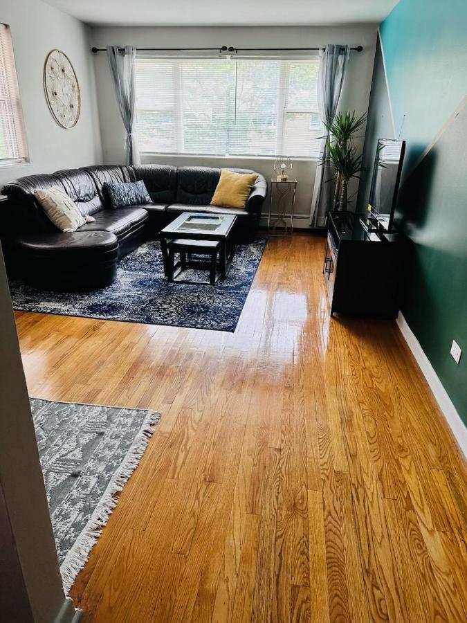 Roger's Park 2 Bedroom Spacious With Free Parking *