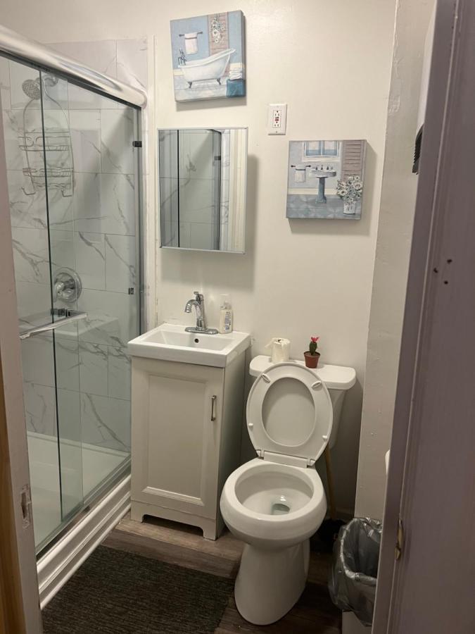 Hollywood Llc * Chicago