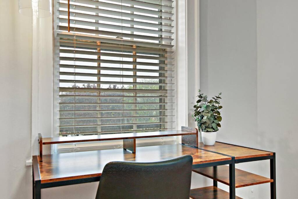 Relaxing 2br With Comfy Bedrooms - Lockwood 3 Chicago
