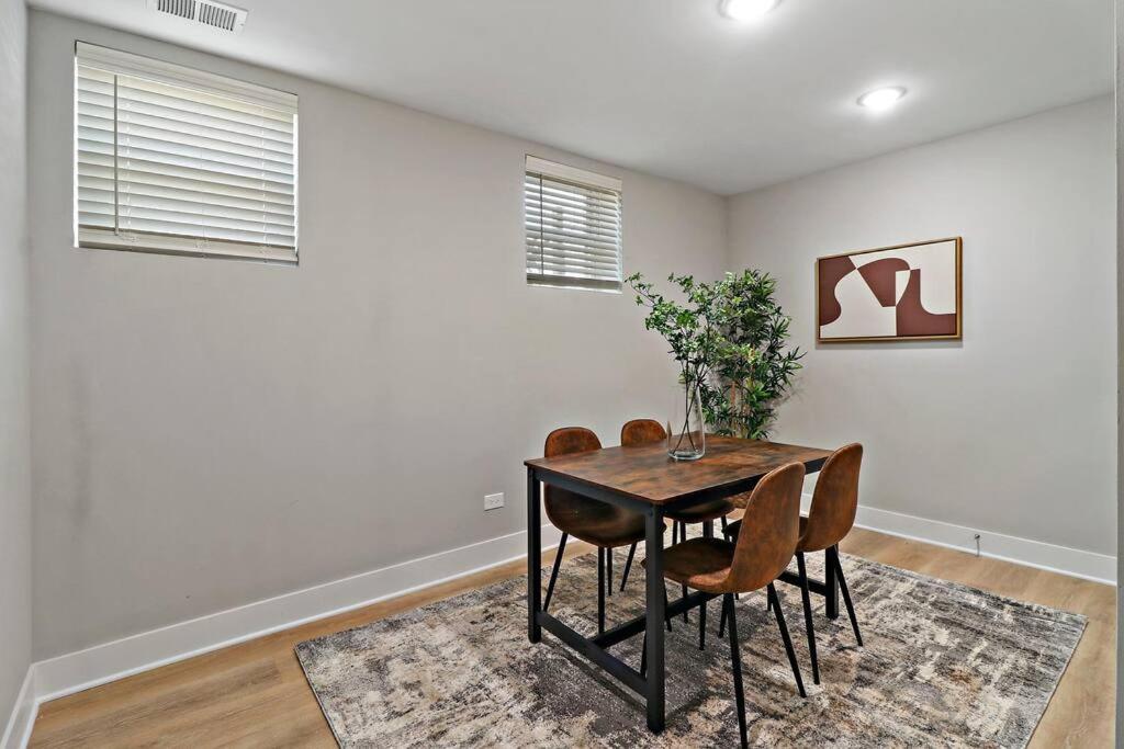 2br Luxurious With In-unit Laundry - Ashland B *