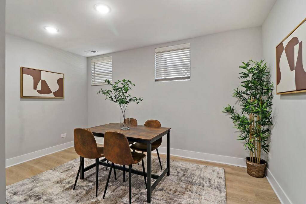 2br Luxurious With In-unit Laundry - Ashland B Apartment Chicago