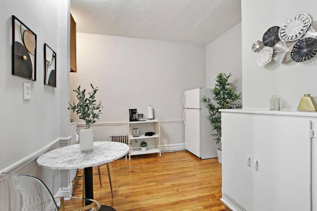 Inviting With Well-equipped Kitchen - Milwaukee 2f Apartment