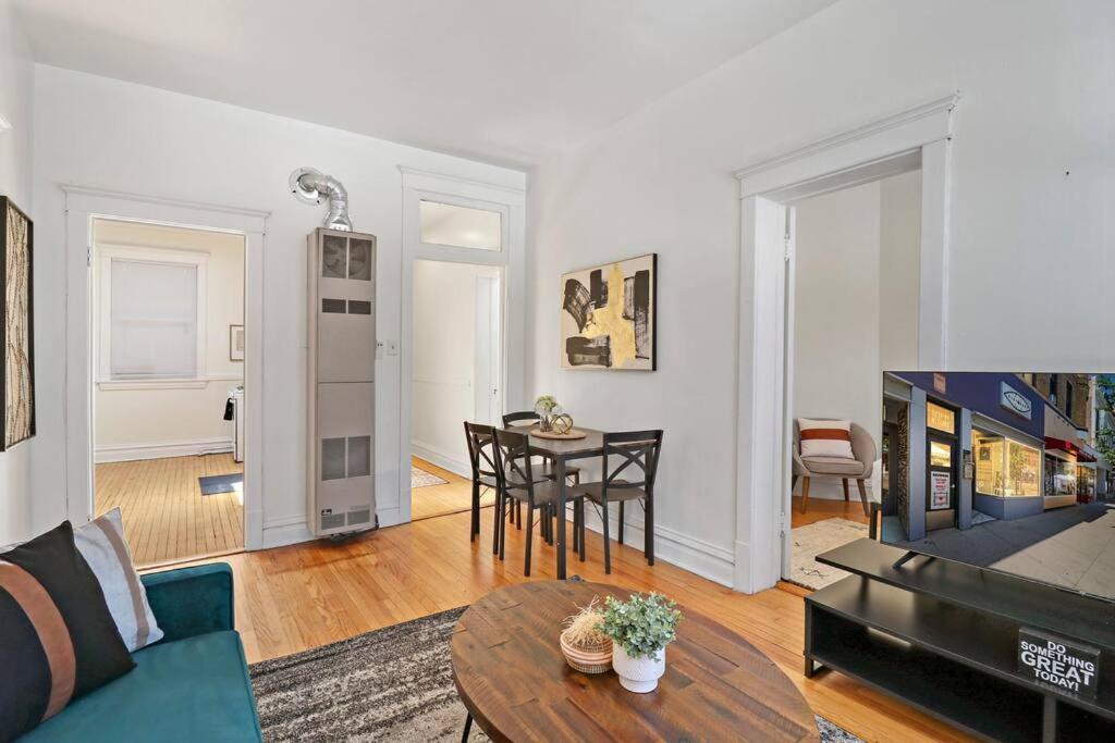 Apartment 2-bedroom Cozy In Prime Location - Clark 2 Chicago